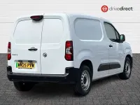 Used Vauxhall Combo 100 kW (136 HP) 2025 White MPV