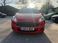 Begagnad Ford Fiesta Zetec 2014 Röd Halvkombi
