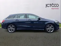 Usado Mercedes CLA220 174 HP (127 kW) 2018 Azul Sedan