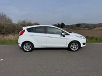 Used Ford Fiesta Zetec 82 HP (60 kW) 2013 White Hatchback