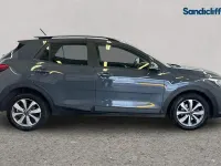 Käytetty Kia Stonic 100 HP (73 kW) 2023 Harmaa Katumaasturi