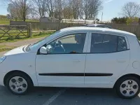 Begagnad Kia Picanto 64 HK (47 kW) 2010 Vit Halvkombi