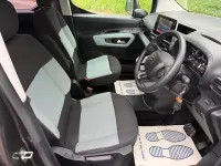 Usado Citroën Berlingo Feel 131 HP (96 kW) 2021 Cinzento Monovolume