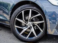 Used Volvo V60 Momentum 187 HP (137 kW) 2019 Blue Estate
