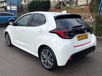 Used Toyota Yaris Hybrid 116 HP (85 kW) 2022 White Hatchback