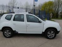 Second-hand Dacia Duster Lauréate 110 CP (80 kW) 2014 Alb SUV