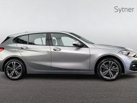Usado BMW 118 Sport Line 134 HP (98 kW) 2024 Cinzento Citadino