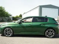 Usado Peugeot 308 Allure Premium 130 HP (95 kW) 2022 Verde Citadino
