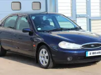 Used Ford Mondeo Ghia 1996 Blue Hatchback