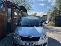 Usado Skoda Roomster SE 105 CV (77 kW) 2011 Plateado Monovolumen