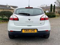 Used Renault Mégane III Dynamique 110 HP (80 kW) 2015 White Hatchback