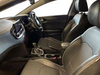 Used Kia Ceed 158 HP (116 kW) 2022 White Hatchback