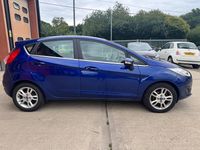 Usado Ford Fiesta Zetec 82 HP (60 kW) 2016 Azul Citadino