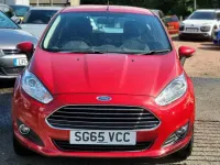 Używany Ford Fiesta Zetec 82 KM (60 kW) 2015 Czerwony Hatchback