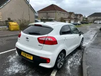 Begagnad Kia Rio 109 HK (80 kW) 2015 Vit Halvkombi