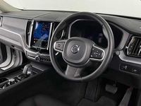 Used Volvo XC60 Momentum 247 HP (181 kW) 2022 White SUV