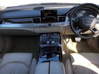 Usado Audi A8 Comfort 262 HP (192 kW) 2016 Preto Sedan