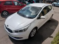 Used Kia Ceed 2015 Pearl white Hatchback