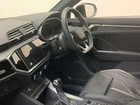 Begagnad Audi Q3 Black Edition 150 HK (110 kW) 2024 Vit SUV