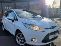 Used Ford Fiesta Zetec 82 HP (60 kW) 2012 White Hatchback