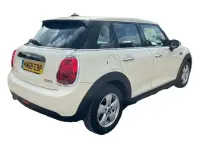 Używany Mini Cooper Hatch 136 KM (100 kW) 2018 Biały Hatchback