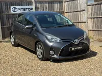Used Toyota Yaris 101 HP (74 kW) 2015 Grey Hatchback