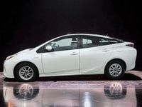 Used Toyota Prius Business Edition 122 HP (89 kW) 2016 White Hatchback
