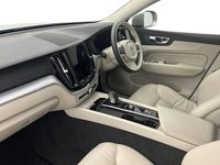 Used Volvo XC60 Momentum 247 HP (181 kW) 2021 Silver SUV