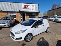 Used Ford Fiesta 75 HP (55 kW) 2013 White Hatchback
