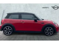 Begagnad Mini Cooper Exclusive 136 HK (100 kW) 2023 Röd Halvkombi