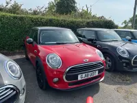 Usado Mini Cooper Hatch 2018 Rojo Utilitario