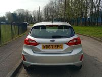 Usado Ford Fiesta Zetec 100 HP (73 kW) 2018 Prateado Citadino