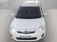 Used Toyota Auris Hybrid 136 HP (100 kW) 2012 White Hatchback