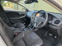 Used Volvo V40 Momentum 122 HP (89 kW) 2019 White Hatchback