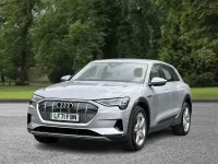Używany Audi e-tron Design 300 kW (408 KM) 2021 Srebrny SUV
