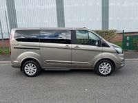 Usado Ford Tourneo Titanium 130 CV (95 kW) 2022 Plateado Monovolumen
