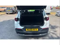 Used Vauxhall Grandland X SRi 130 HP (95 kW) 2020 White SUV