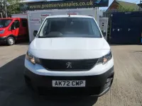Second-hand Peugeot Partner Premium 100 CP (73 kW) 2022 Alb Monovolum
