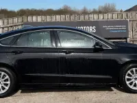 Käytetty Ford Mondeo Zetec 150 HP (110 kW) 2018 Musta Viistoperä