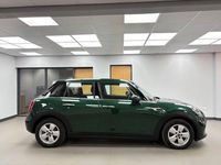 Begagnad Mini Cooper Hatch 136 HK (100 kW) 2018 Grön Halvkombi