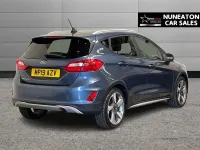 Usado Ford Fiesta Active 100 CV (73 kW) 2019 Azul Utilitario