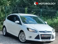 Begagnad Ford Focus Zetec 115 HK (84 kW) 2012 Vit Halvkombi