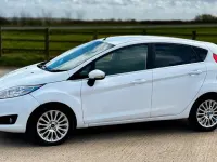 Used Ford Fiesta Titanium 101 HP (74 kW) 2015 White Hatchback
