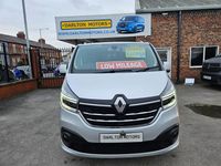 Używany Renault Trafic 2021 Srebrny