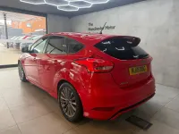 Used Ford Focus ST-Line 140 HP (102 kW) 2018 Red Hatchback