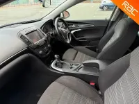 Używany Vauxhall Insignia SRi 140 KM (102 kW) 2017 Biały Hatchback