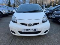 Gebraucht Toyota Aygo 68 PS (50 kW) 2012 Weiß Kleinwagen