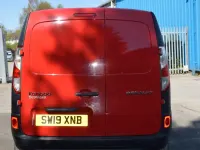 Usado Renault Kangoo Business 90 CV (66 kW) 2019 Rojo Monovolumen