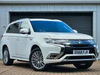 Used Mitsubishi Outlander P-HEV 210 HP (154 kW) 2018 White Estate