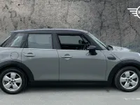 Gebraucht Mini Cooper Classic 134 PS (98 kW) 2022 Grau Kleinwagen